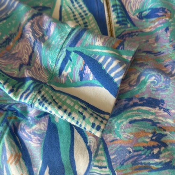 Lilly pull
Over - Picture 4 of 5